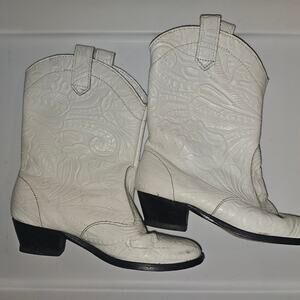 White Heeled Boots with Decorative Stitching